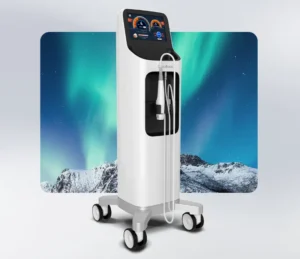 Dra. Rafaela Salvato aplicando Coolfase (radiofrequência monopolar com resfriamento) em protocolo de firmeza e Skin Quality em Florianópolis, SC